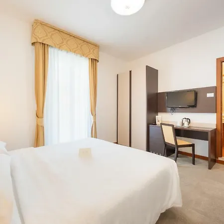 Park Pineta Ξενοδοχείο 4*